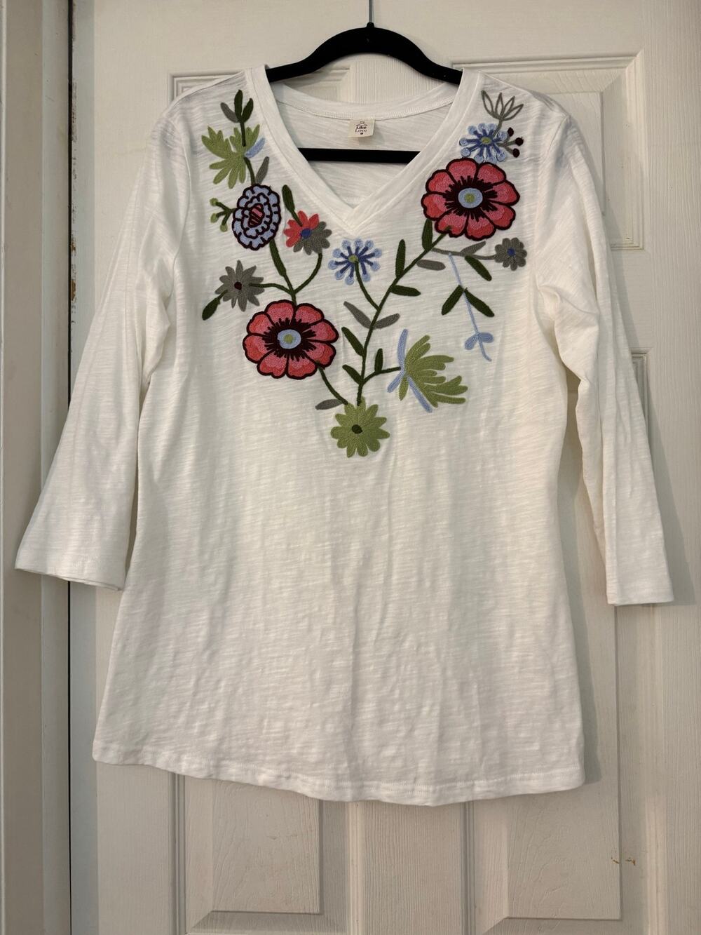 Like Love Embroidered Floral Slub  V-Neck Top White 3/4 Sleeve Boho size M